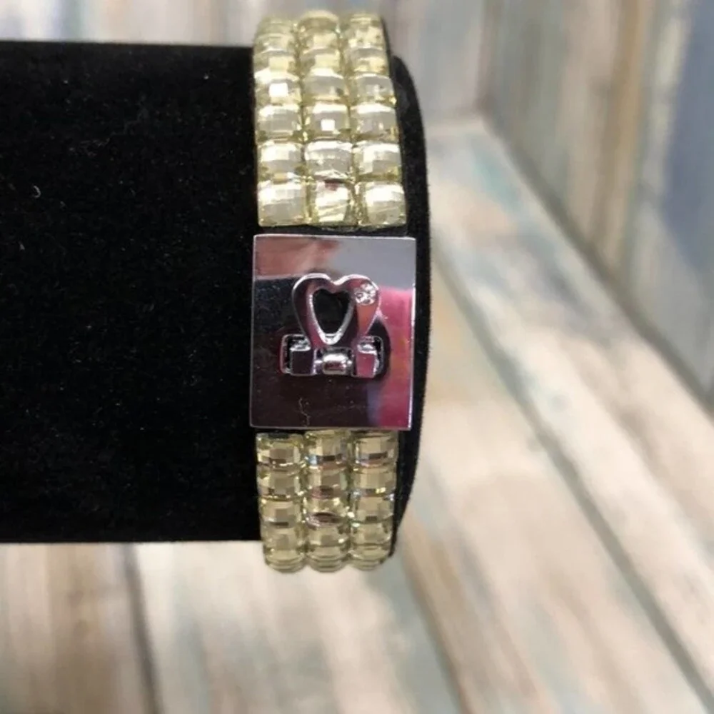 Metal Heart Clasp Yellow toned Bracelet